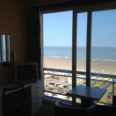 מלון Strandhotel 2*
