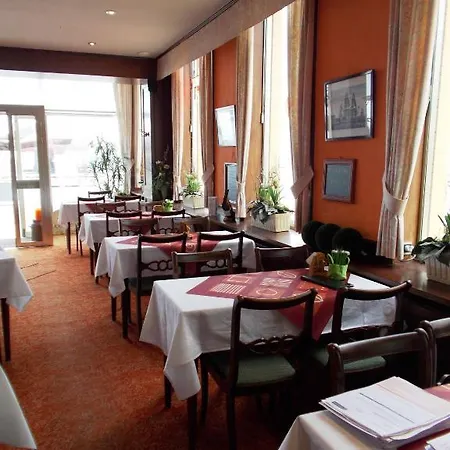 מלון Strandhotel 2*