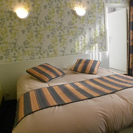 Strandhotel מלון 2*